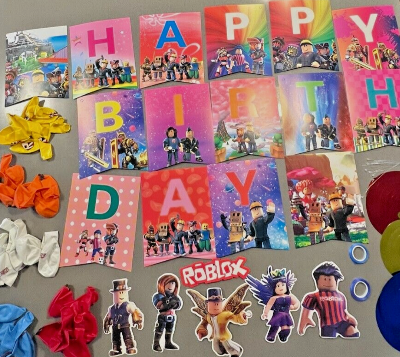 Roblox birthday party decorations 45pc set - NEW